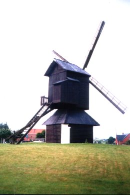 Foto van <p>Moulin de Valentin<br />Moulin de Muen</p>, Saint-Sauveur (Frasnes-lez-Anvaing), Foto: Robert Van Ryckeghem | Database Belgische molens
