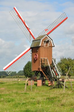 Foto van De Lelie, Oostvleteren (Vleteren), Foto: Donald Vandenbulcke, Staden, 29.08.2010 | Database Belgische molens